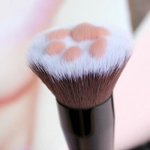 KITTY PAW MAKEUP BRUSH - Picture 2 of 5